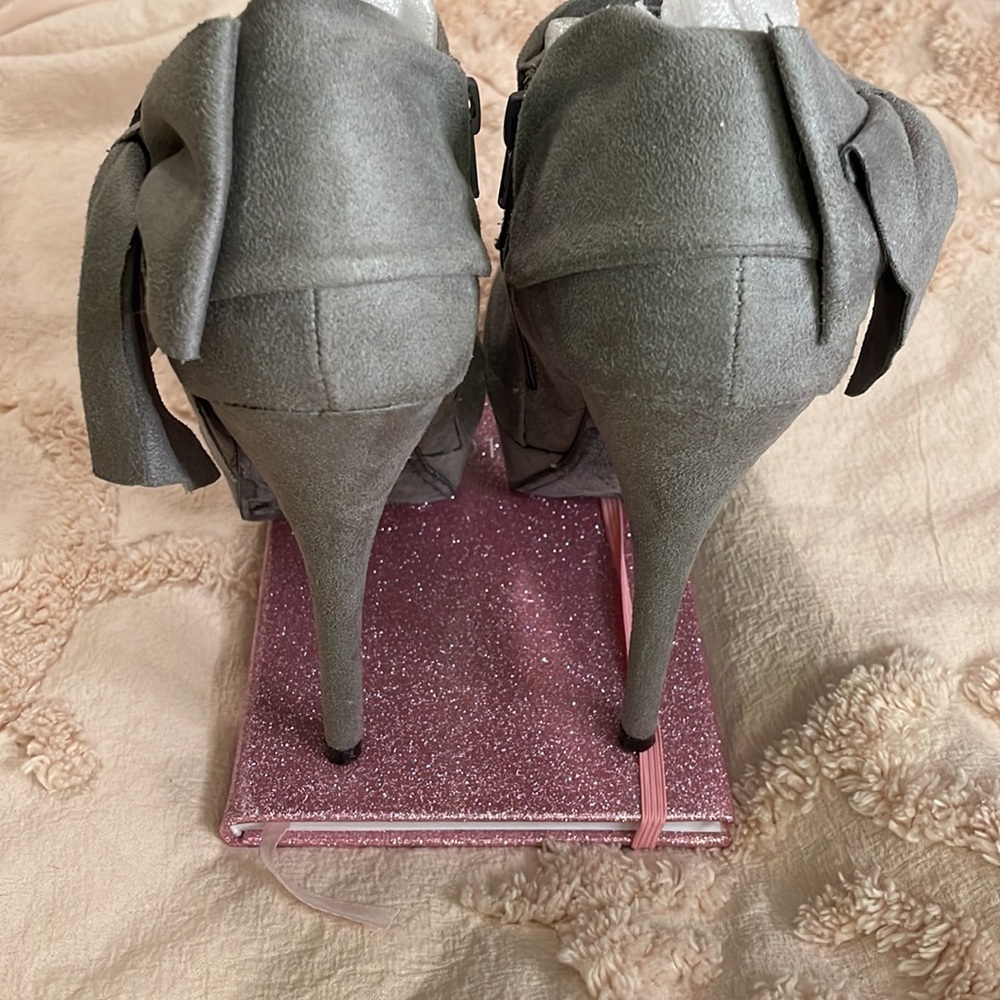 Gray Bows Ankle Booties - Picture 5 of 9